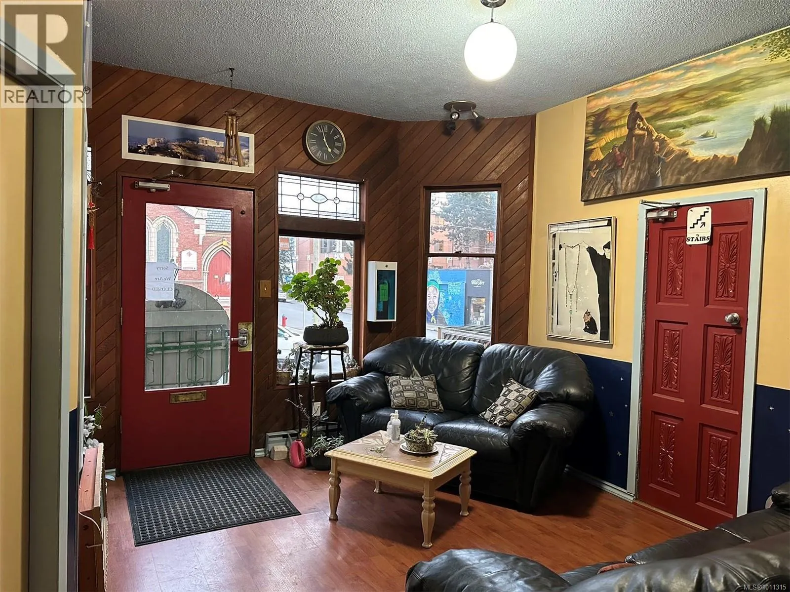 1608 Quadra St