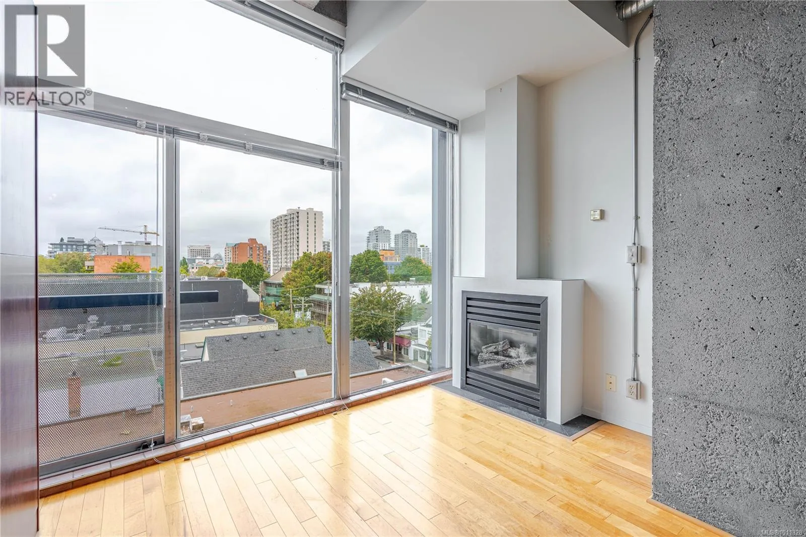 512 1061 Fort St