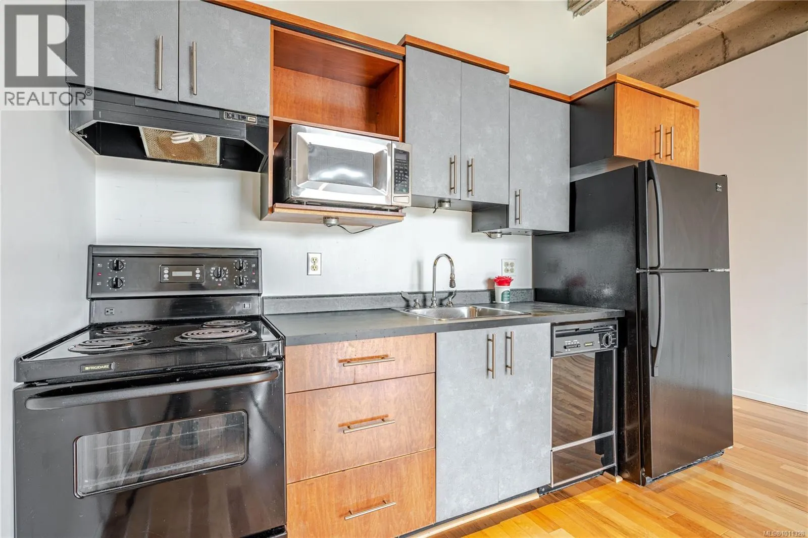512 1061 Fort St
