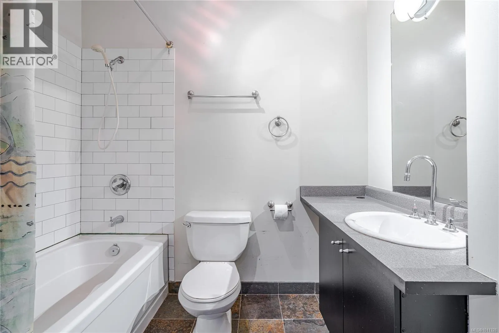 512 1061 Fort St