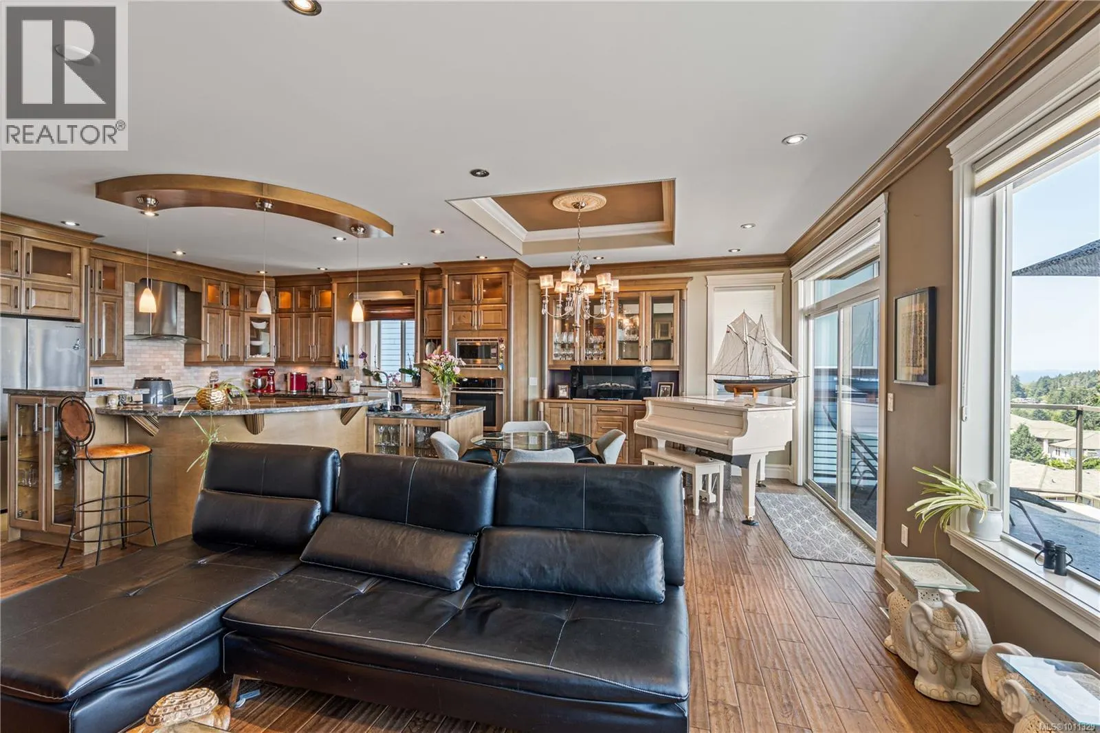 4576 Laguna Way