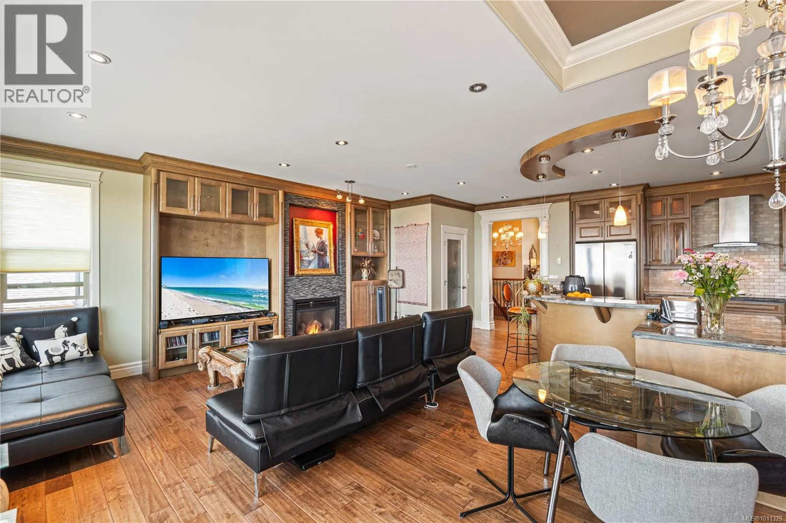 4576 Laguna Way