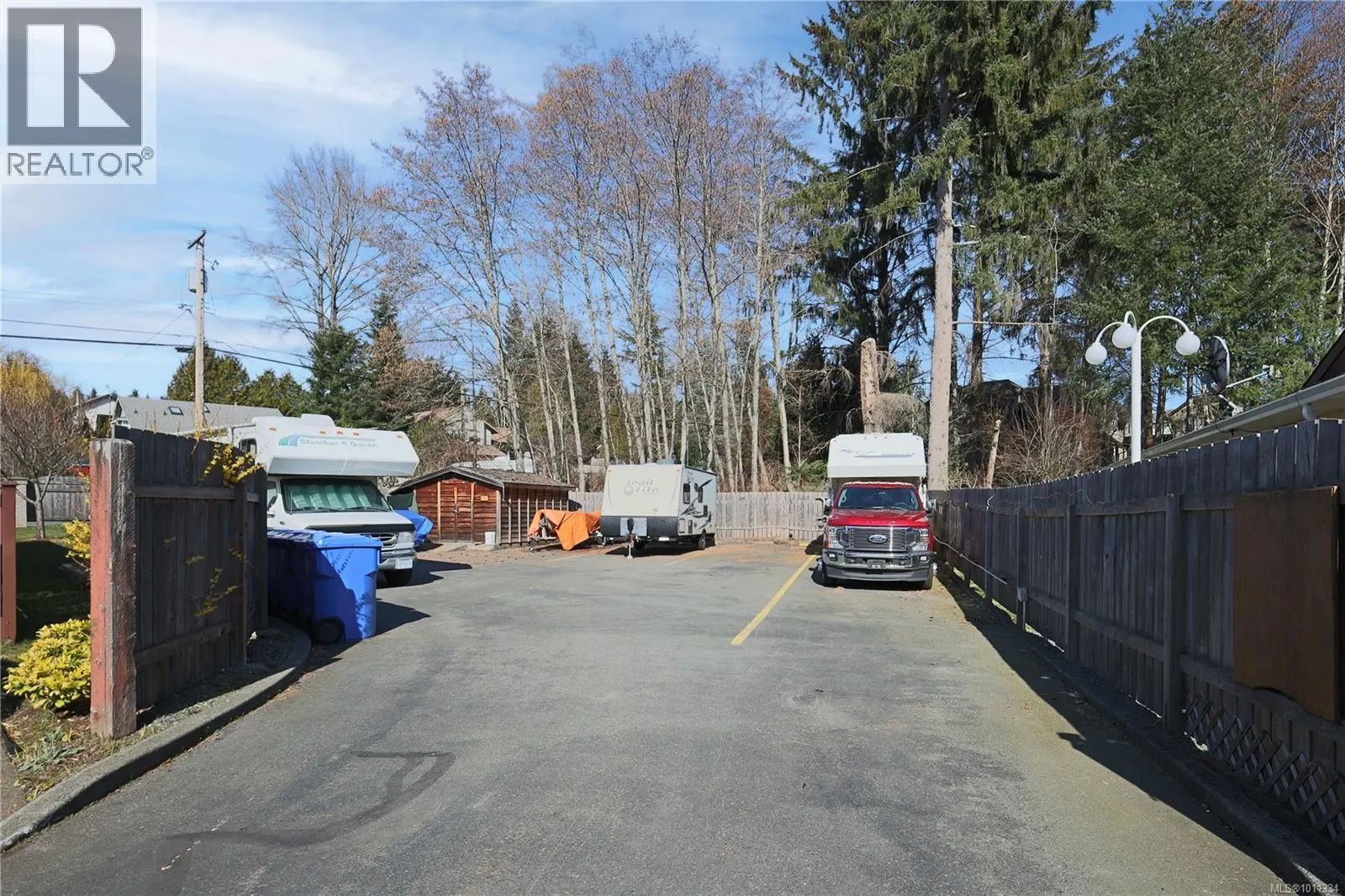 27 605 Rockland Rd