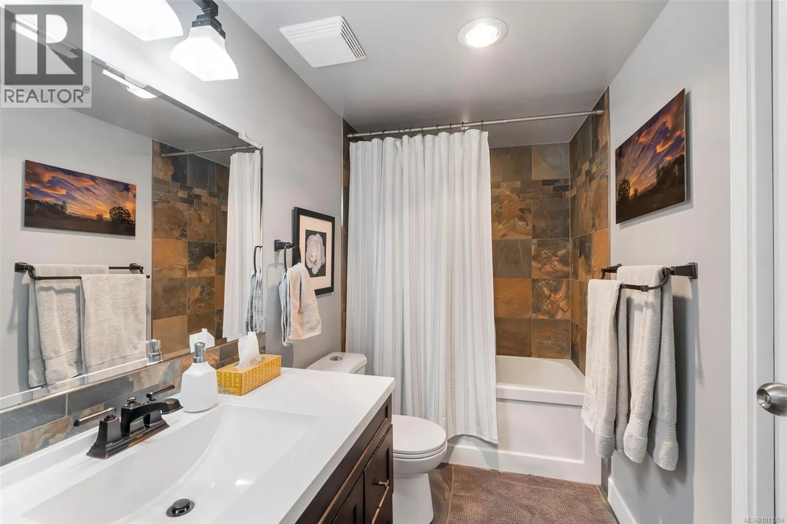205 7070 West Saanich Rd