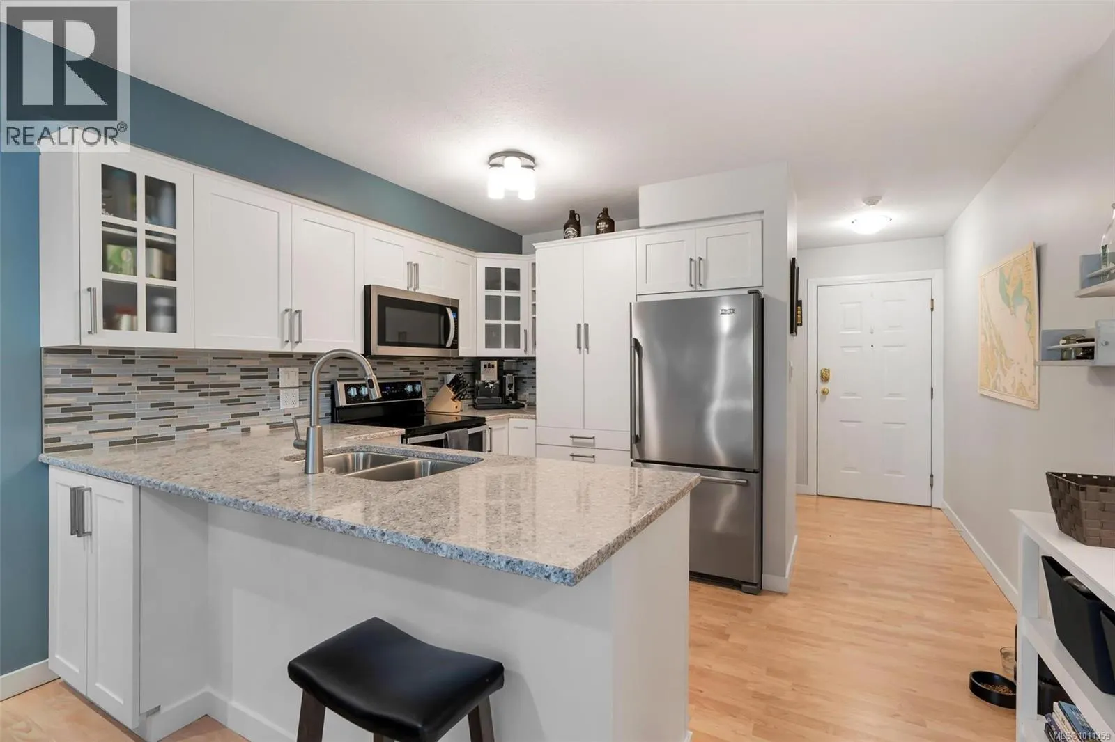 205 7070 West Saanich Rd