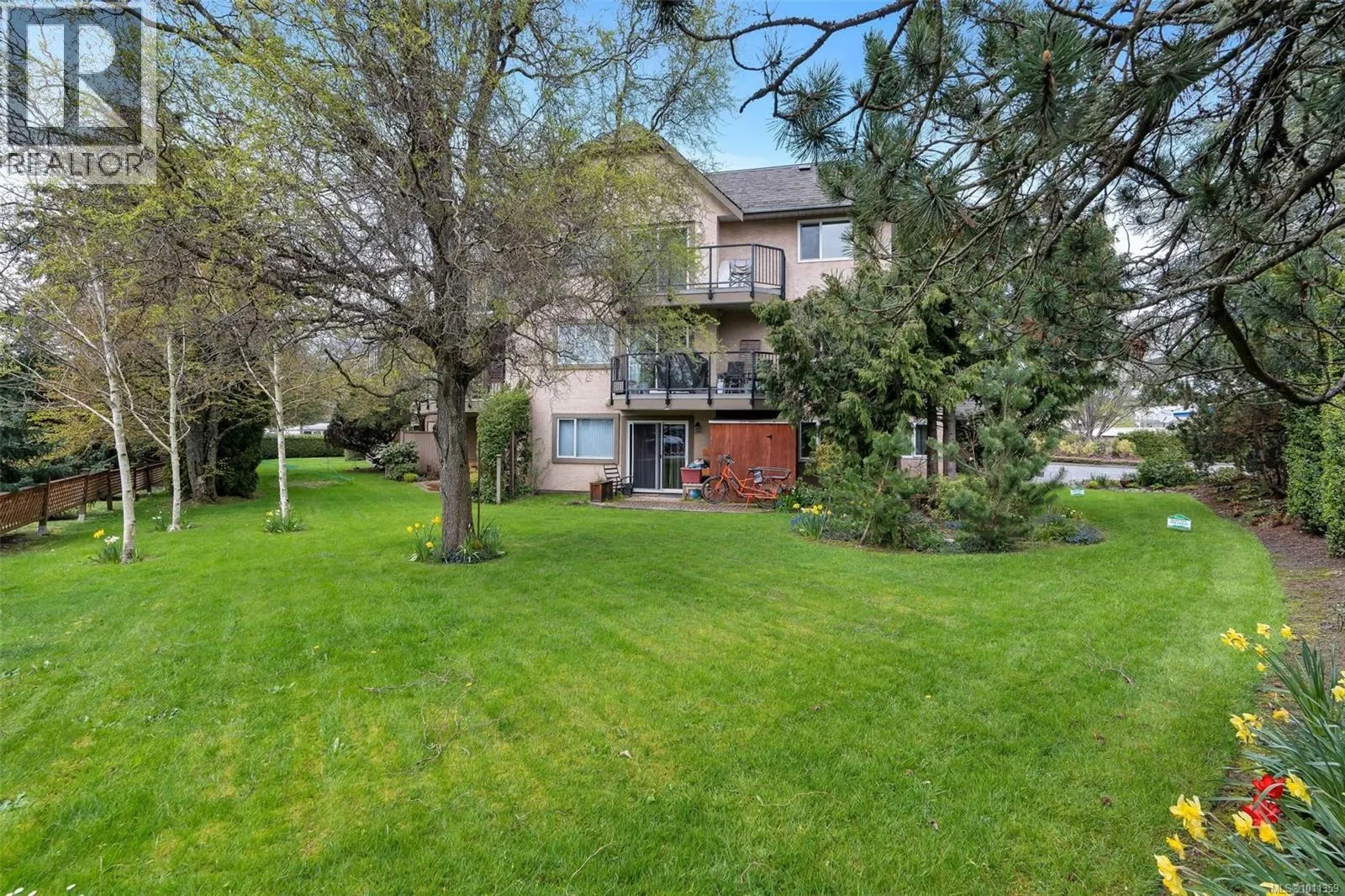 205 7070 West Saanich Rd