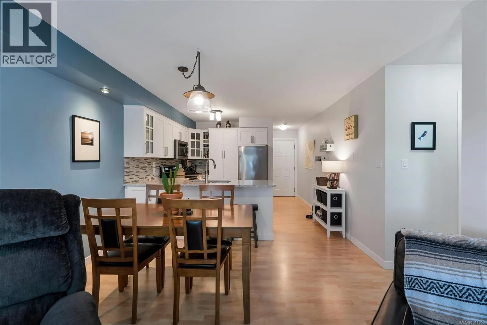 205 7070 West Saanich Rd