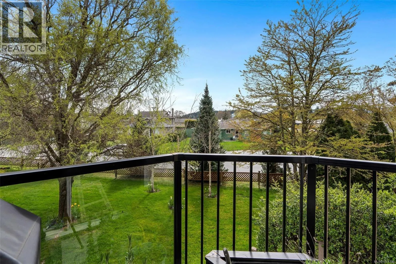 205 7070 West Saanich Rd