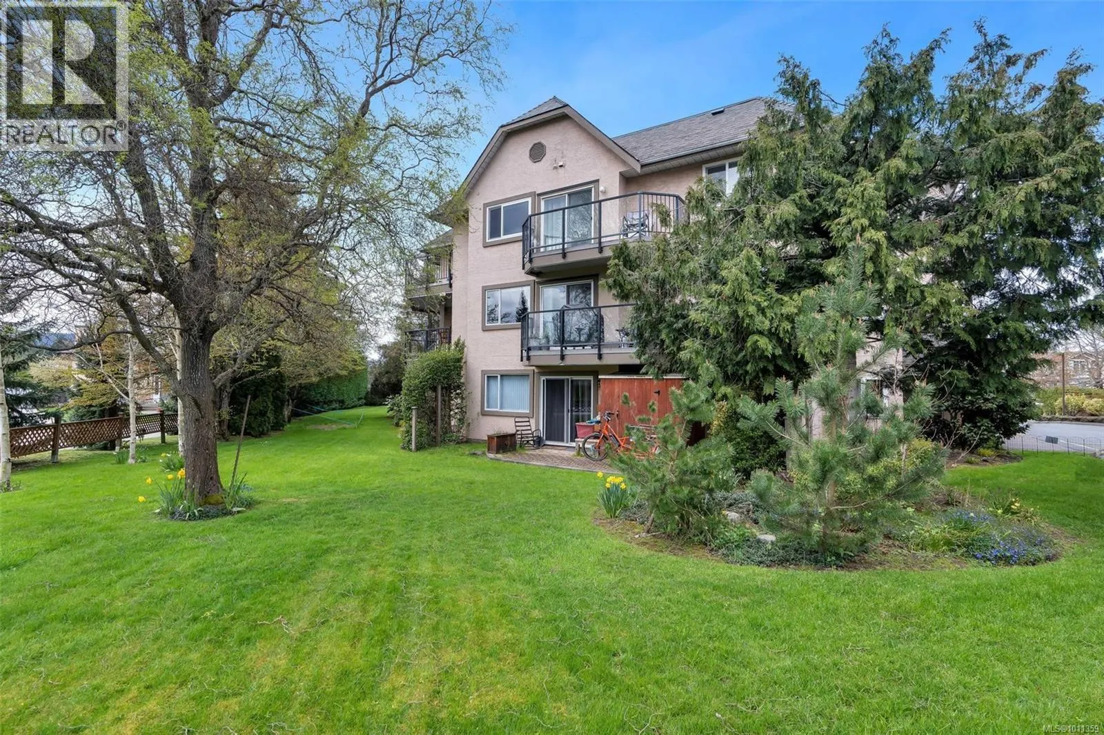 205 7070 West Saanich Rd