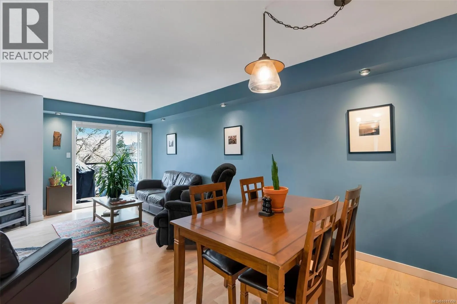 205 7070 West Saanich Rd