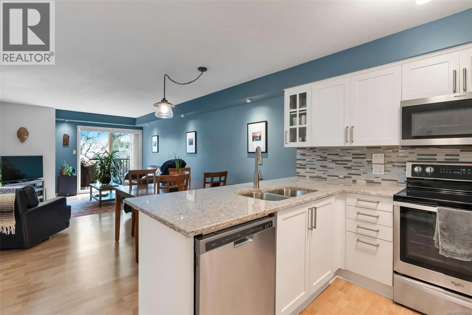205 7070 West Saanich Rd