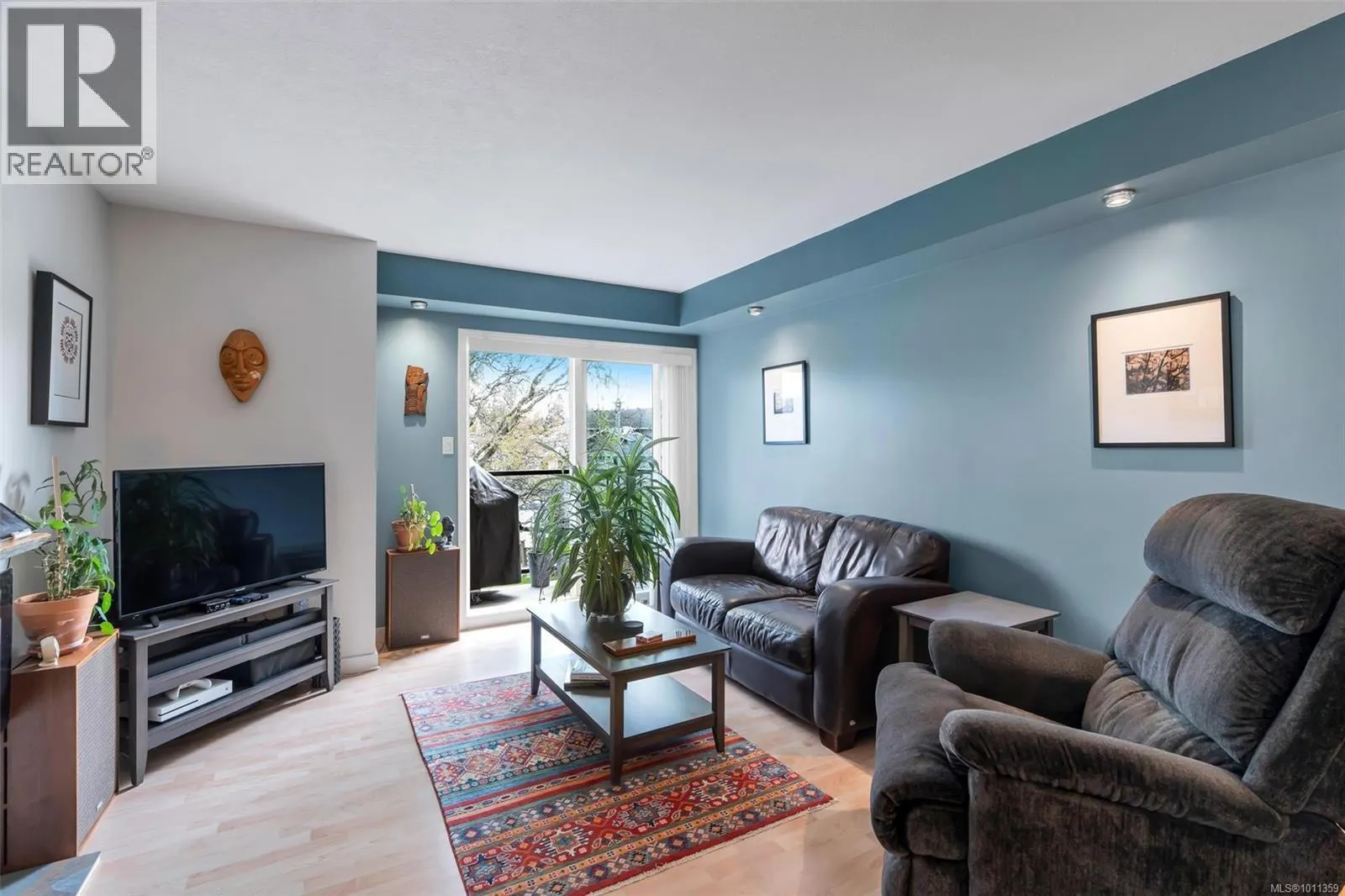 205 7070 West Saanich Rd