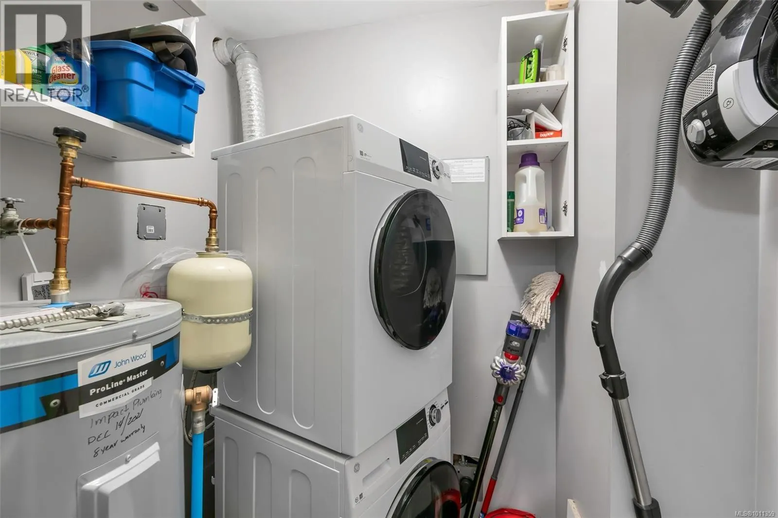 205 7070 West Saanich Rd
