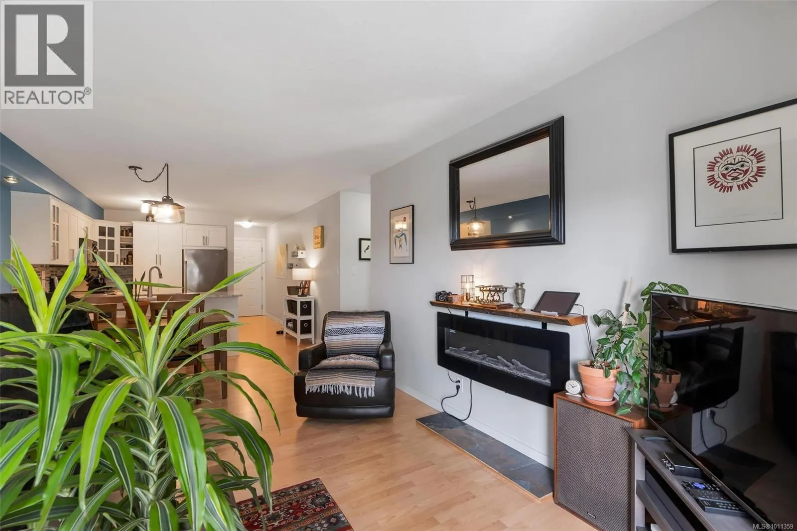 205 7070 West Saanich Rd