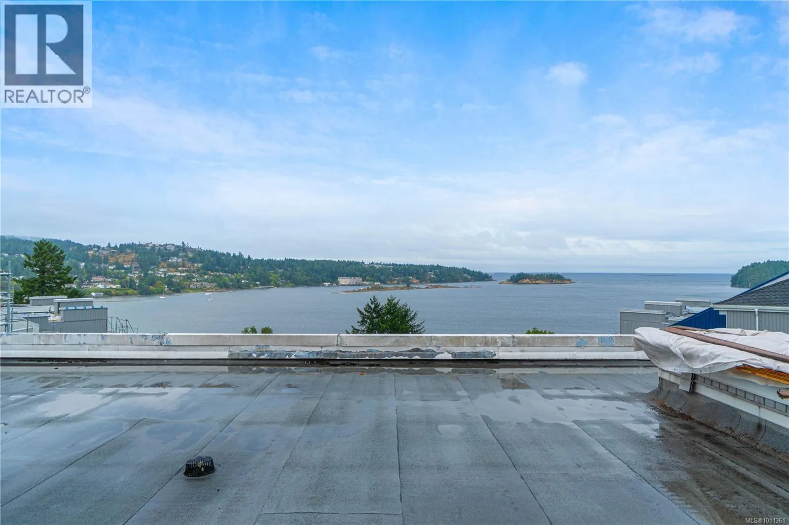606 2562 Departure Bay Rd
