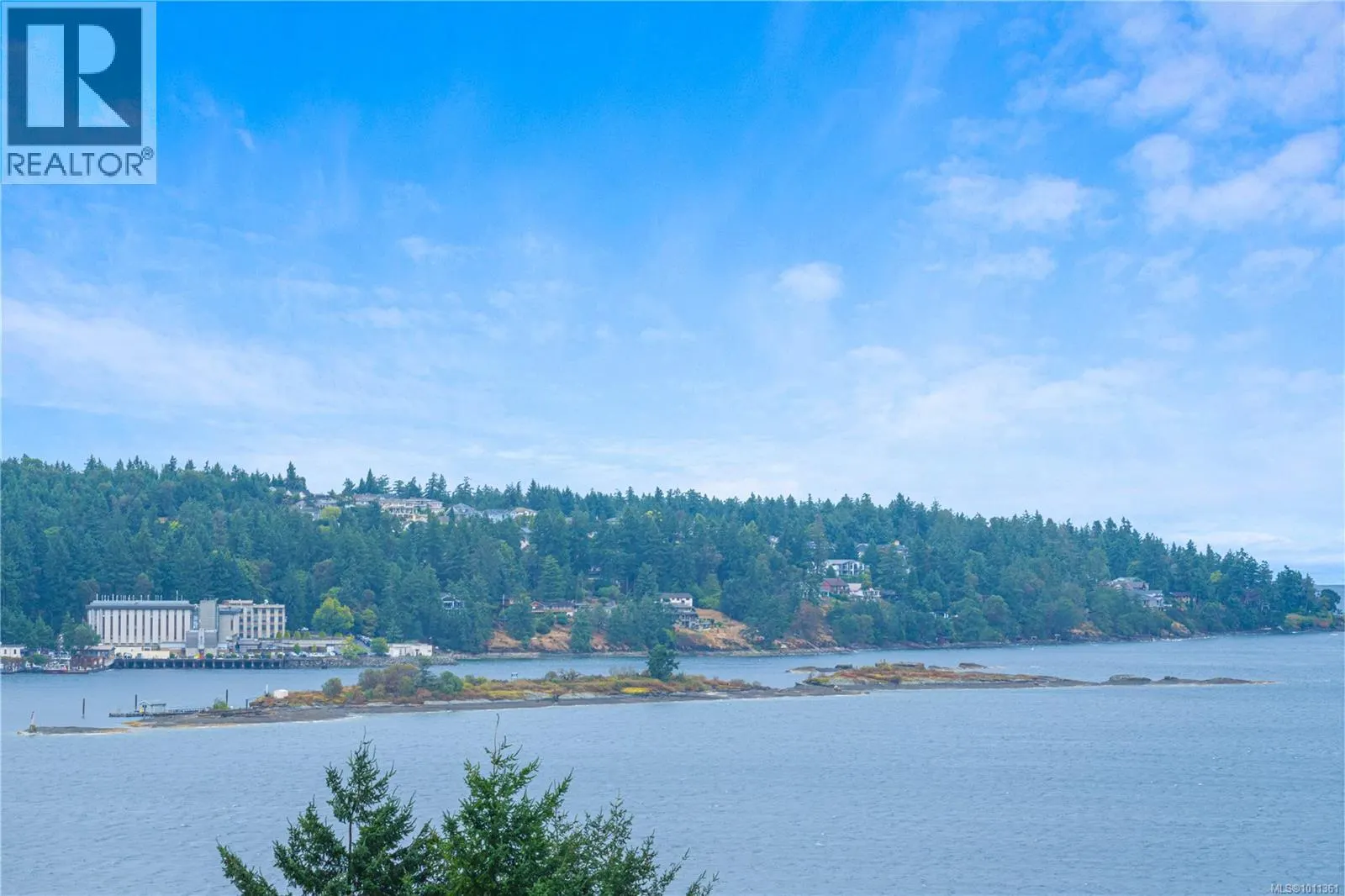 606 2562 Departure Bay Rd