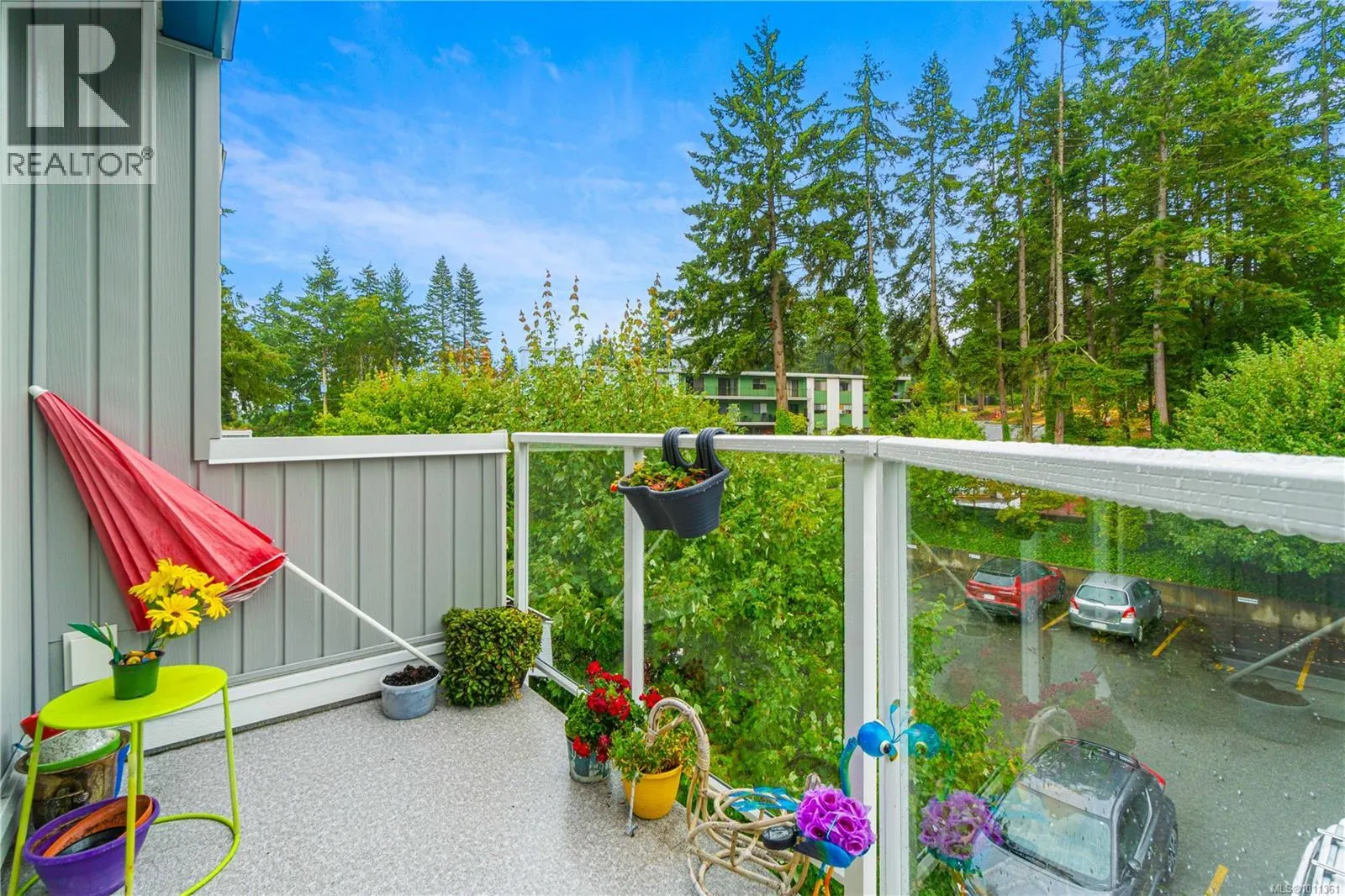 606 2562 Departure Bay Rd