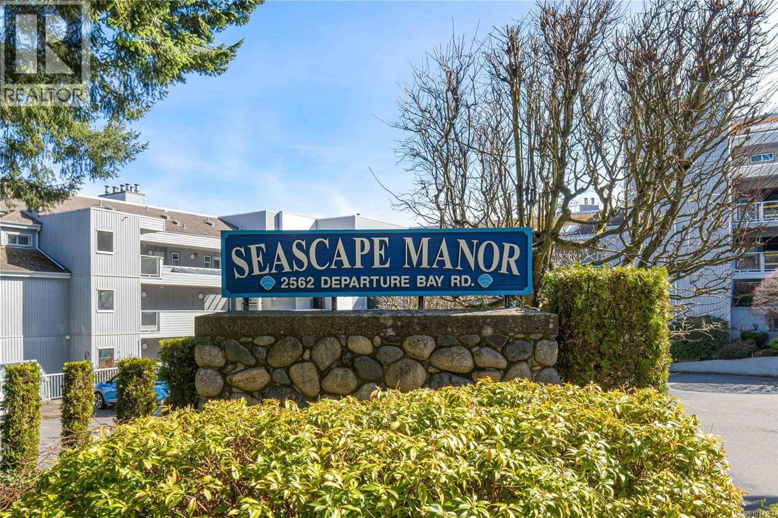 606 2562 Departure Bay Rd