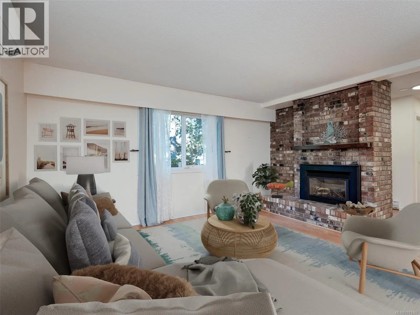 3 949 Pemberton Rd