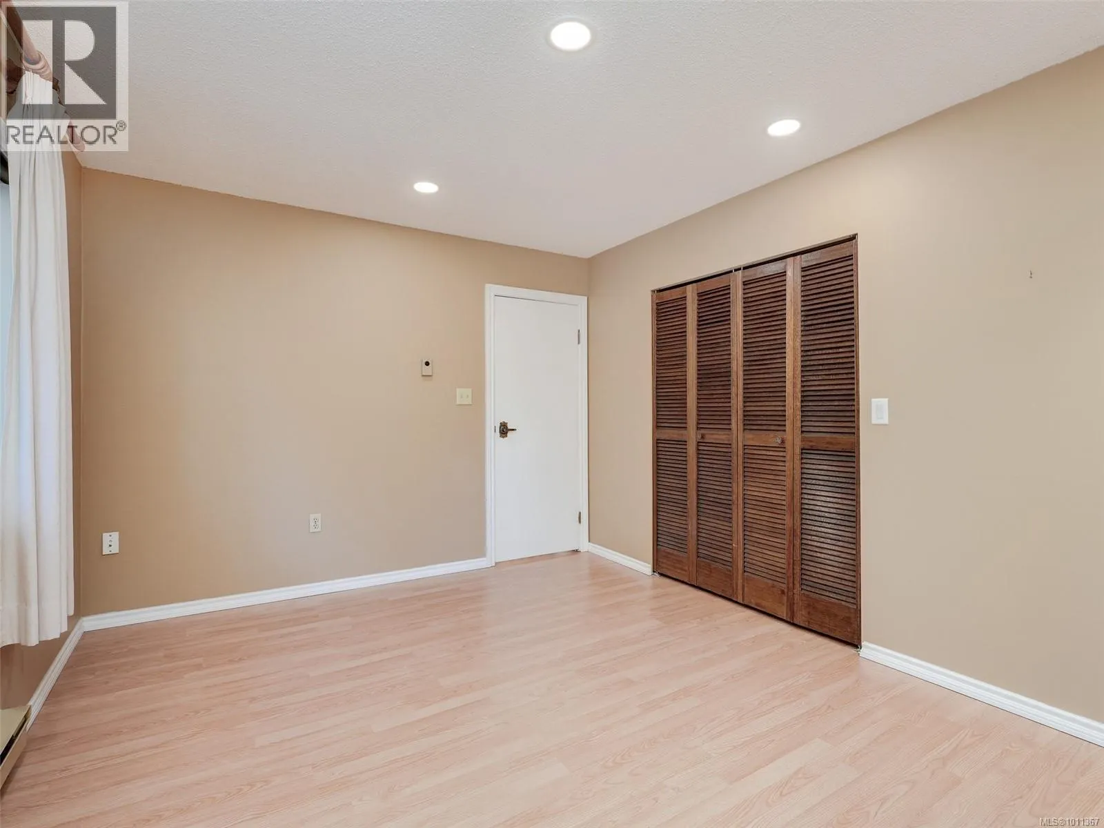 3 949 Pemberton Rd