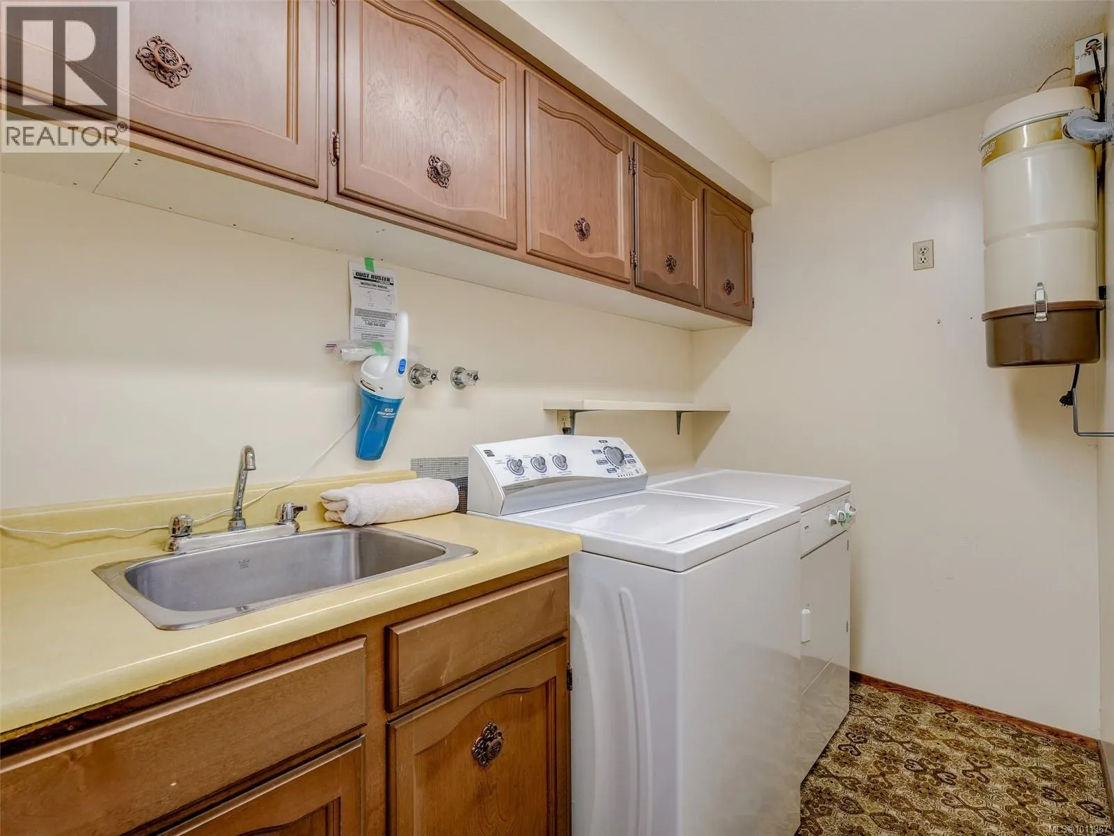 3 949 Pemberton Rd