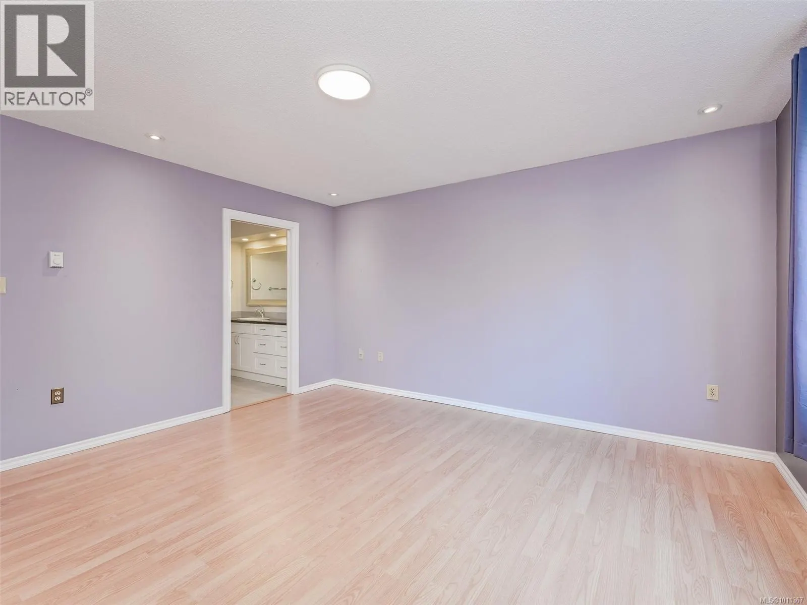3 949 Pemberton Rd