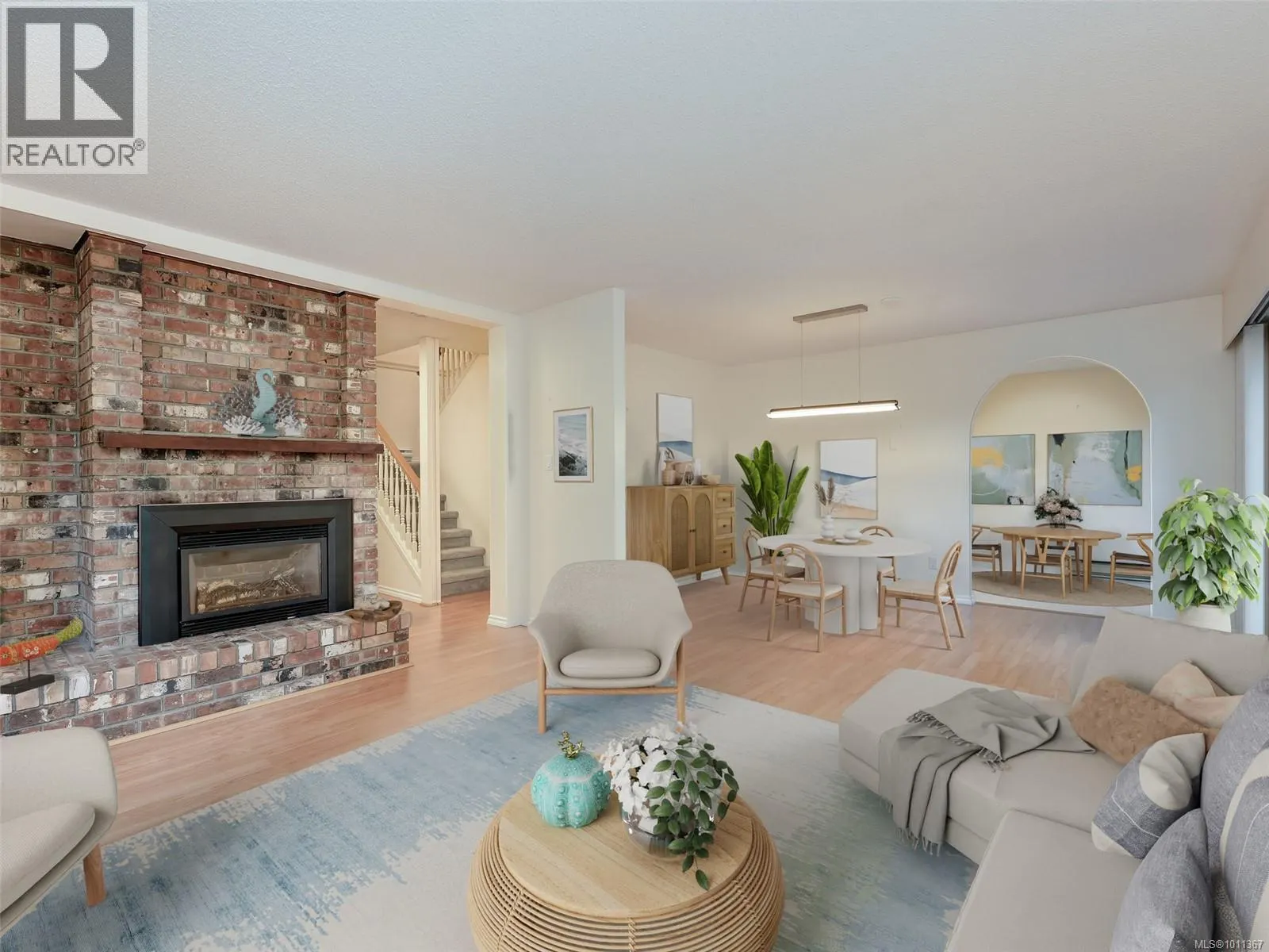 3 949 Pemberton Rd