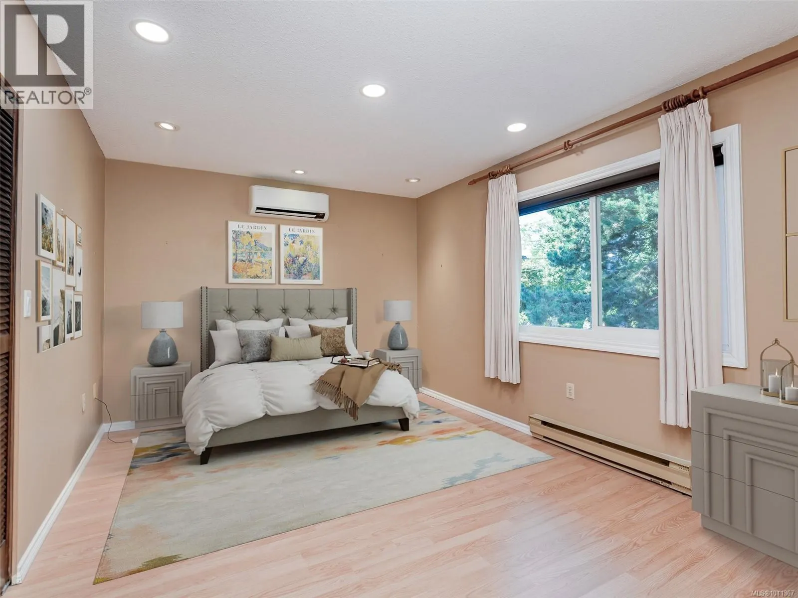 3 949 Pemberton Rd