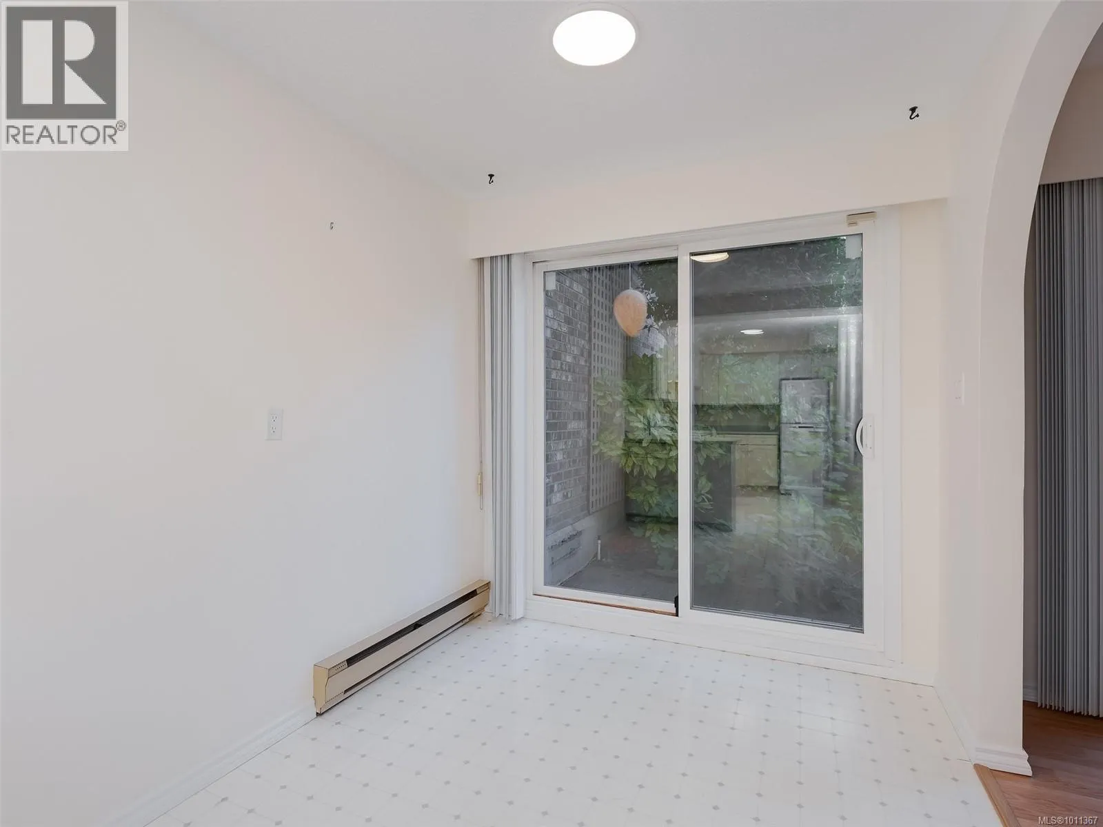 3 949 Pemberton Rd