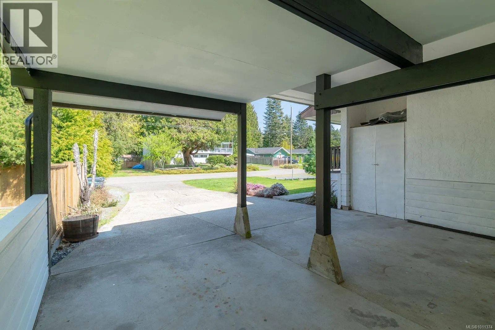 1025 Maple Lane Dr