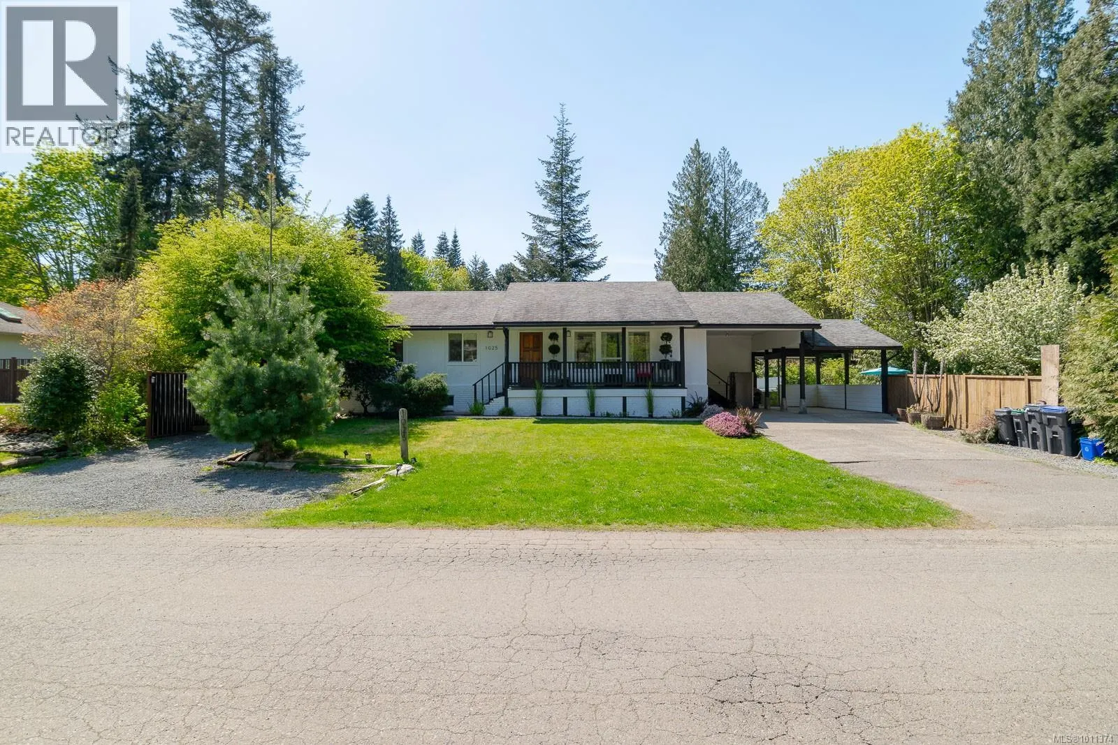 1025 Maple Lane Dr