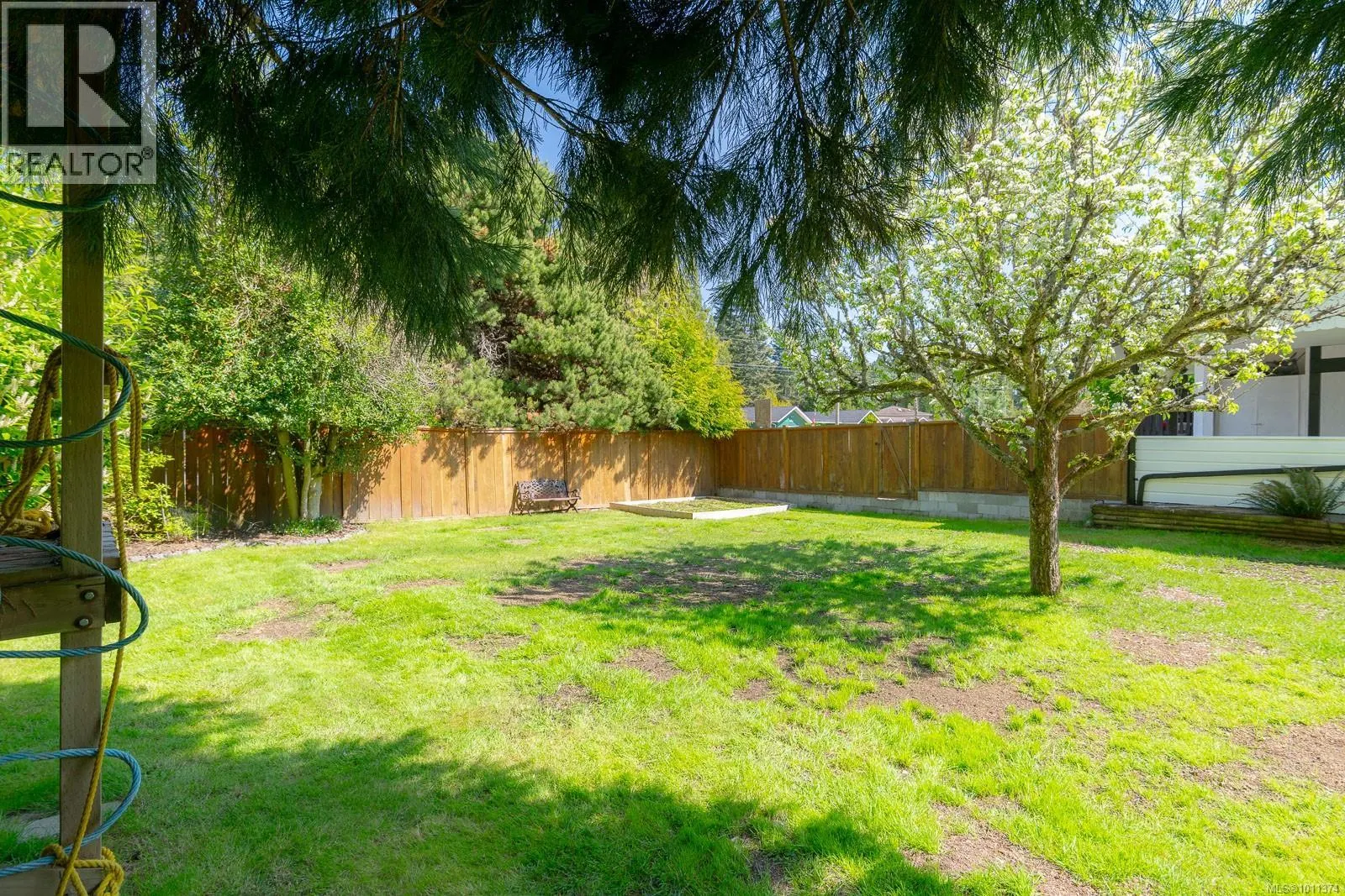 1025 Maple Lane Dr