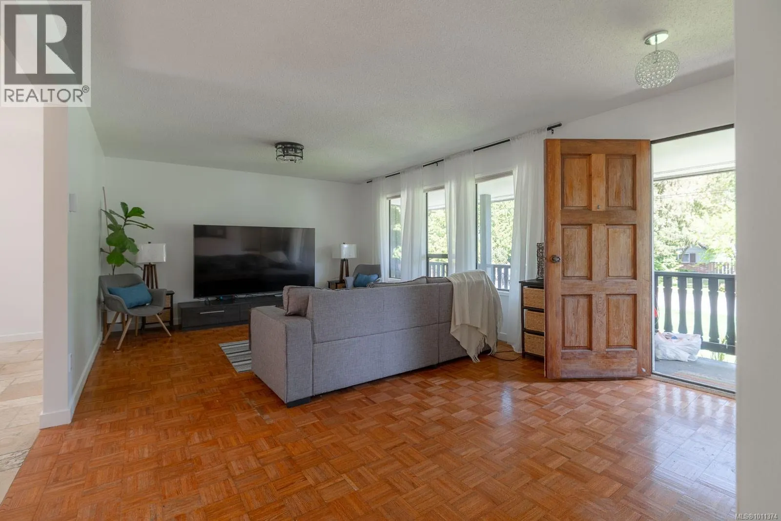 1025 Maple Lane Dr
