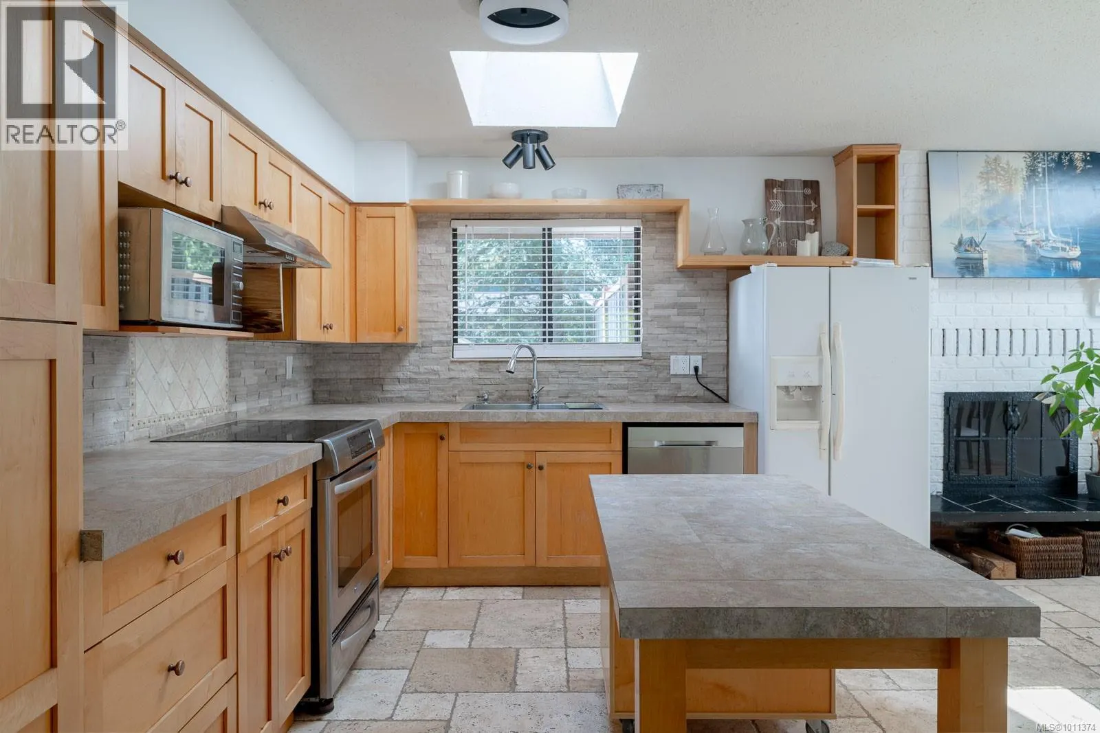 1025 Maple Lane Dr