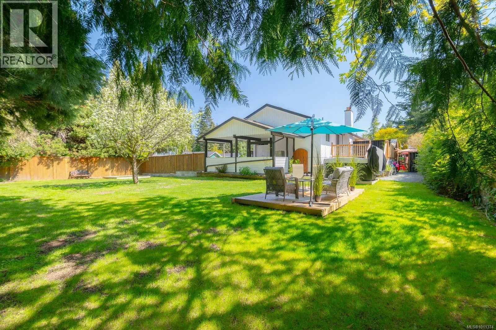 1025 Maple Lane Dr