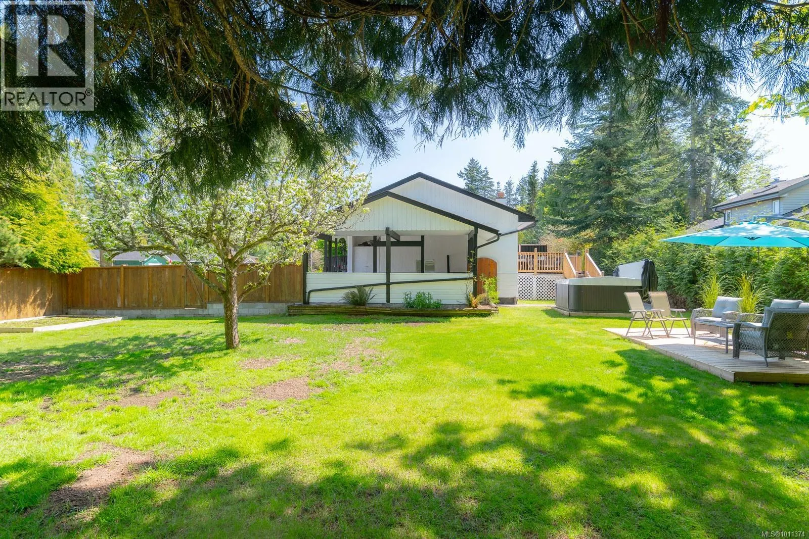 1025 Maple Lane Dr