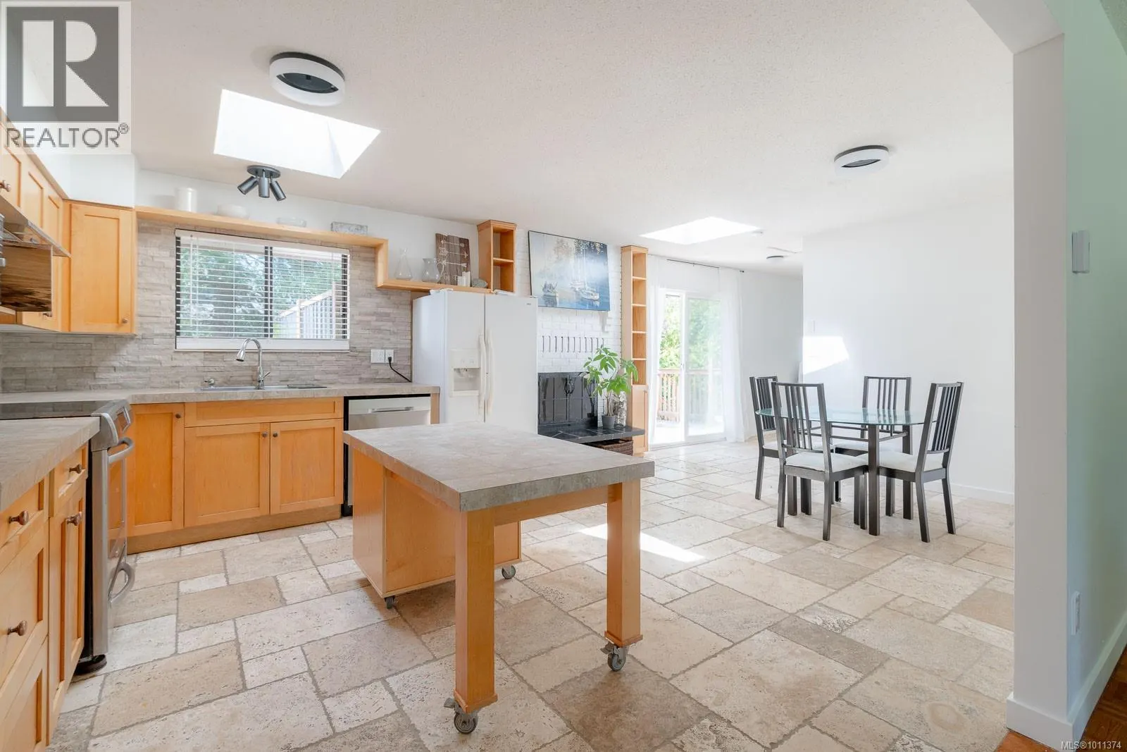 1025 Maple Lane Dr
