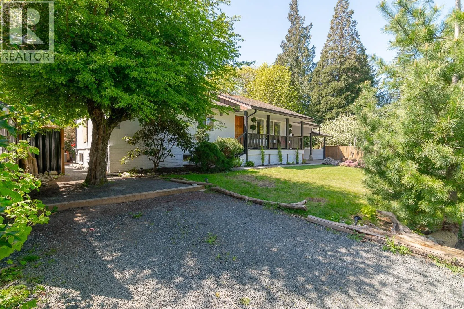 1025 Maple Lane Dr