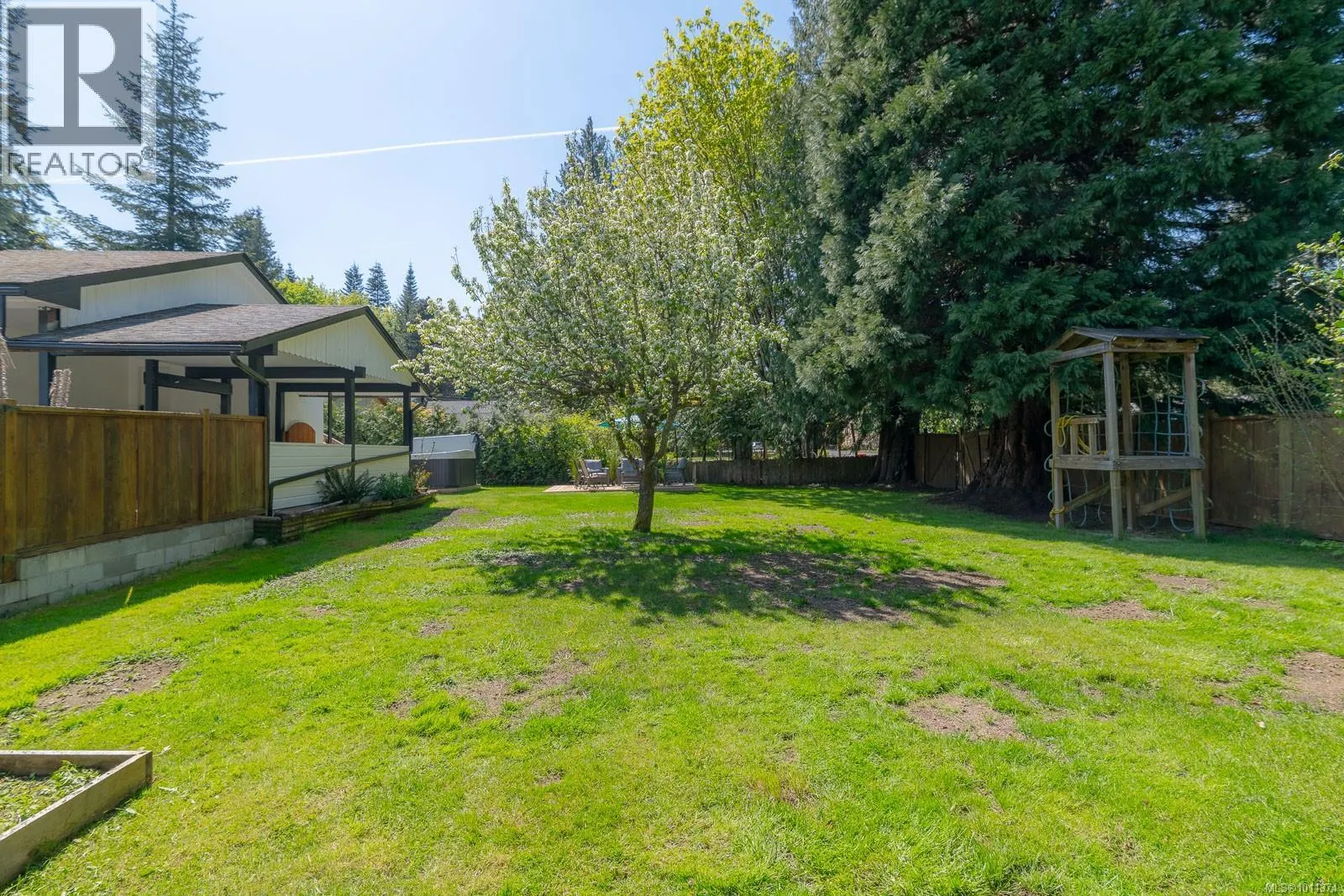 1025 Maple Lane Dr