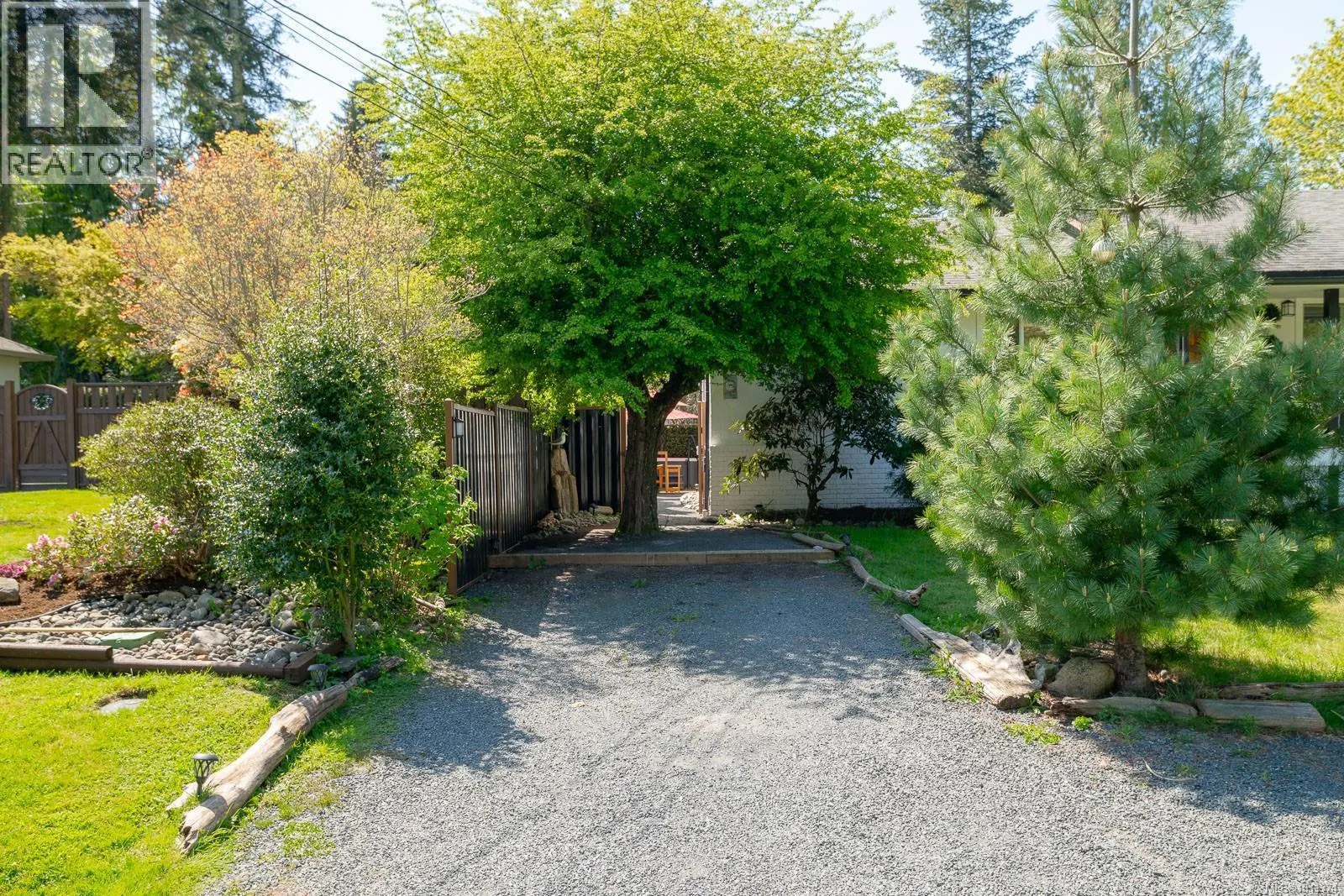 1025 Maple Lane Dr
