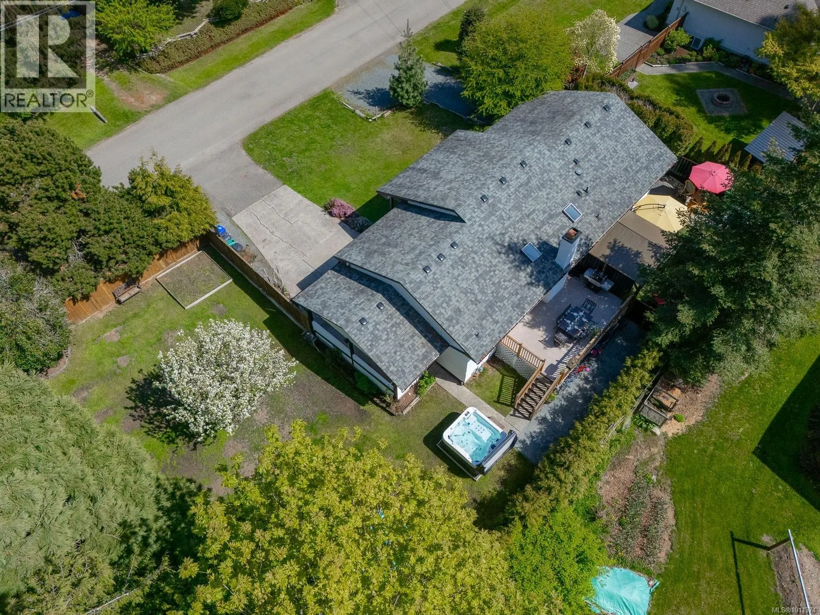1025 Maple Lane Dr