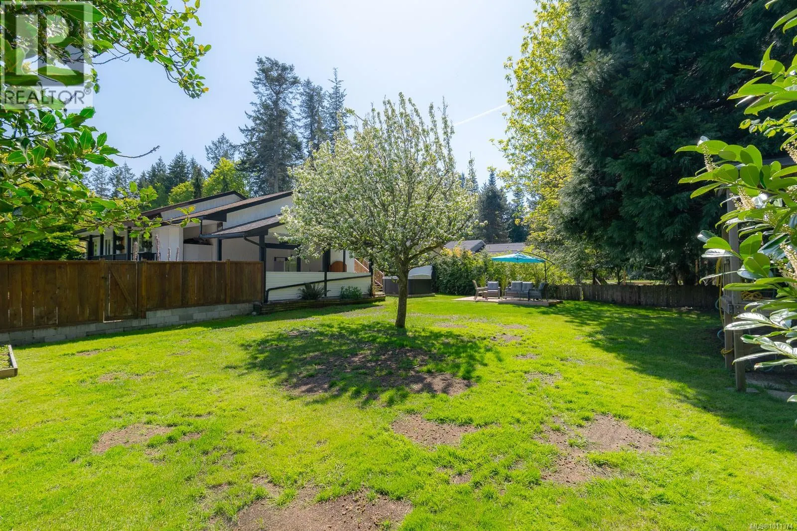 1025 Maple Lane Dr
