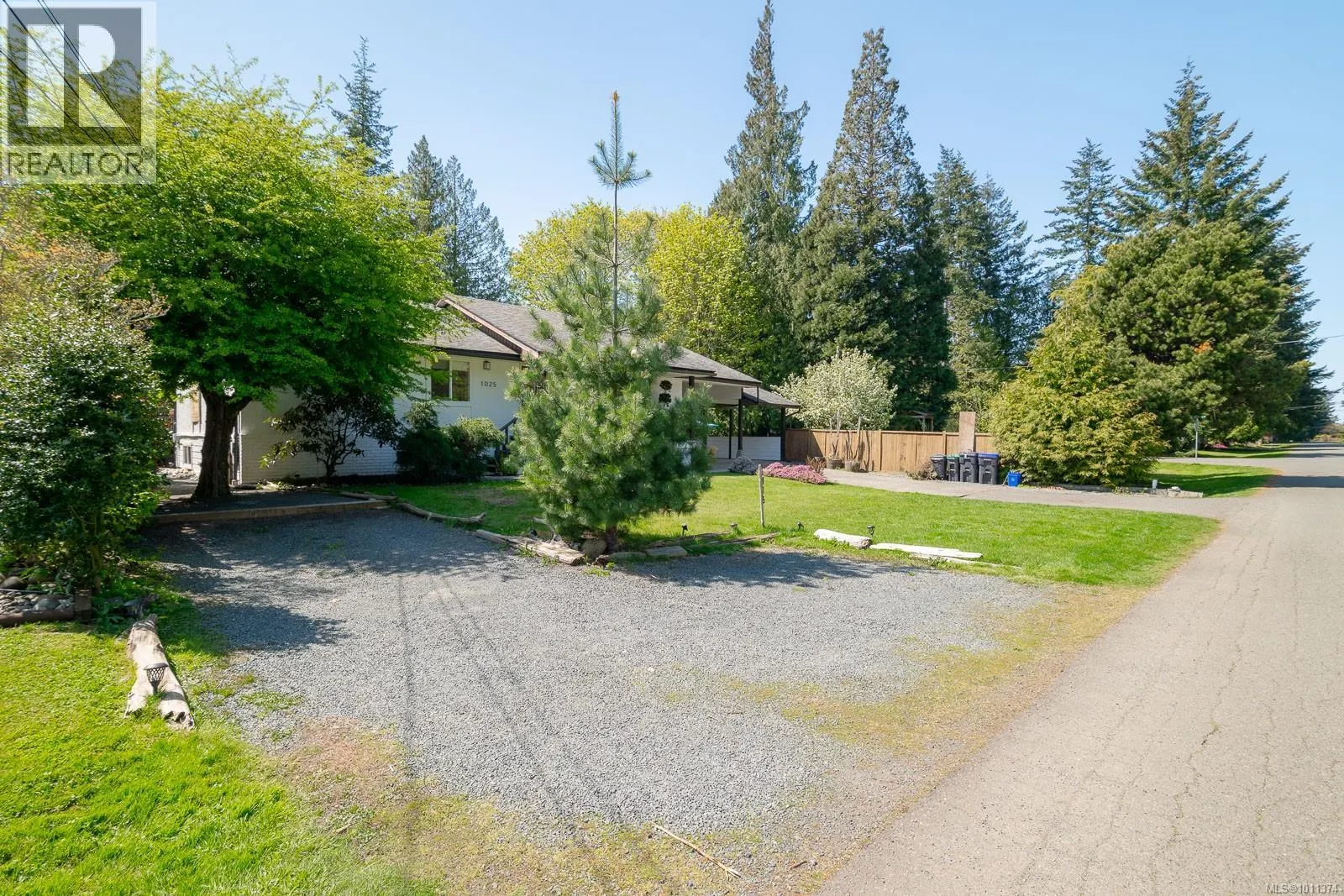 1025 Maple Lane Dr