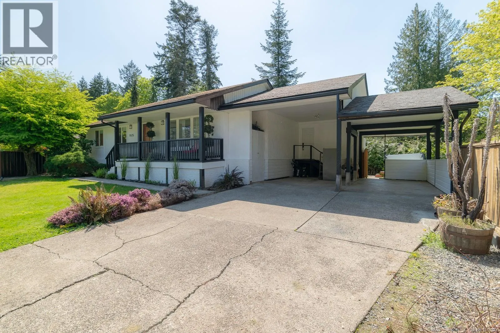1025 Maple Lane Dr