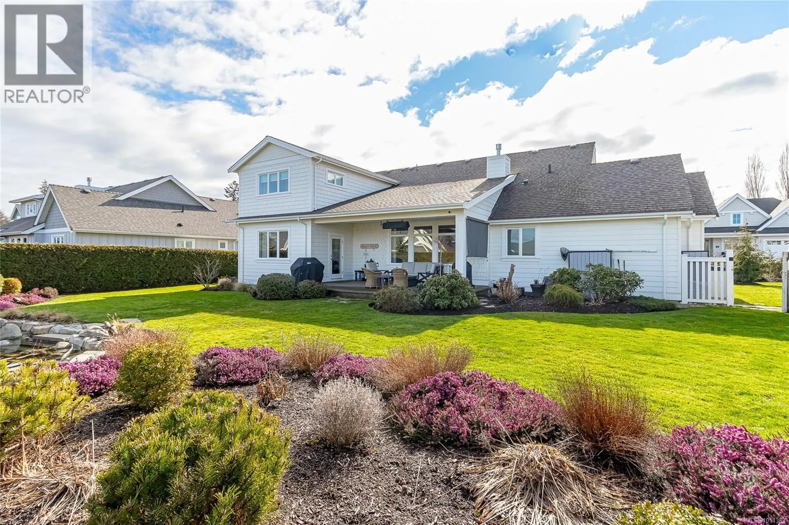 815 Bluffs Dr