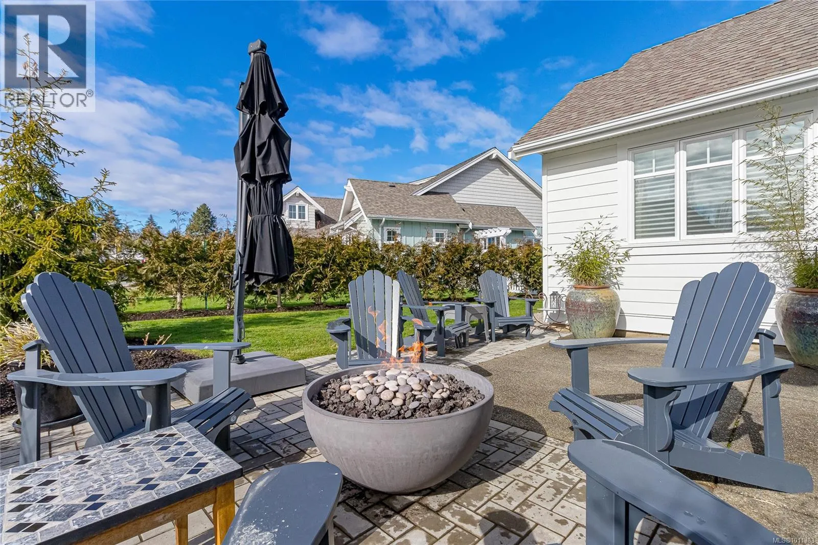815 Bluffs Dr