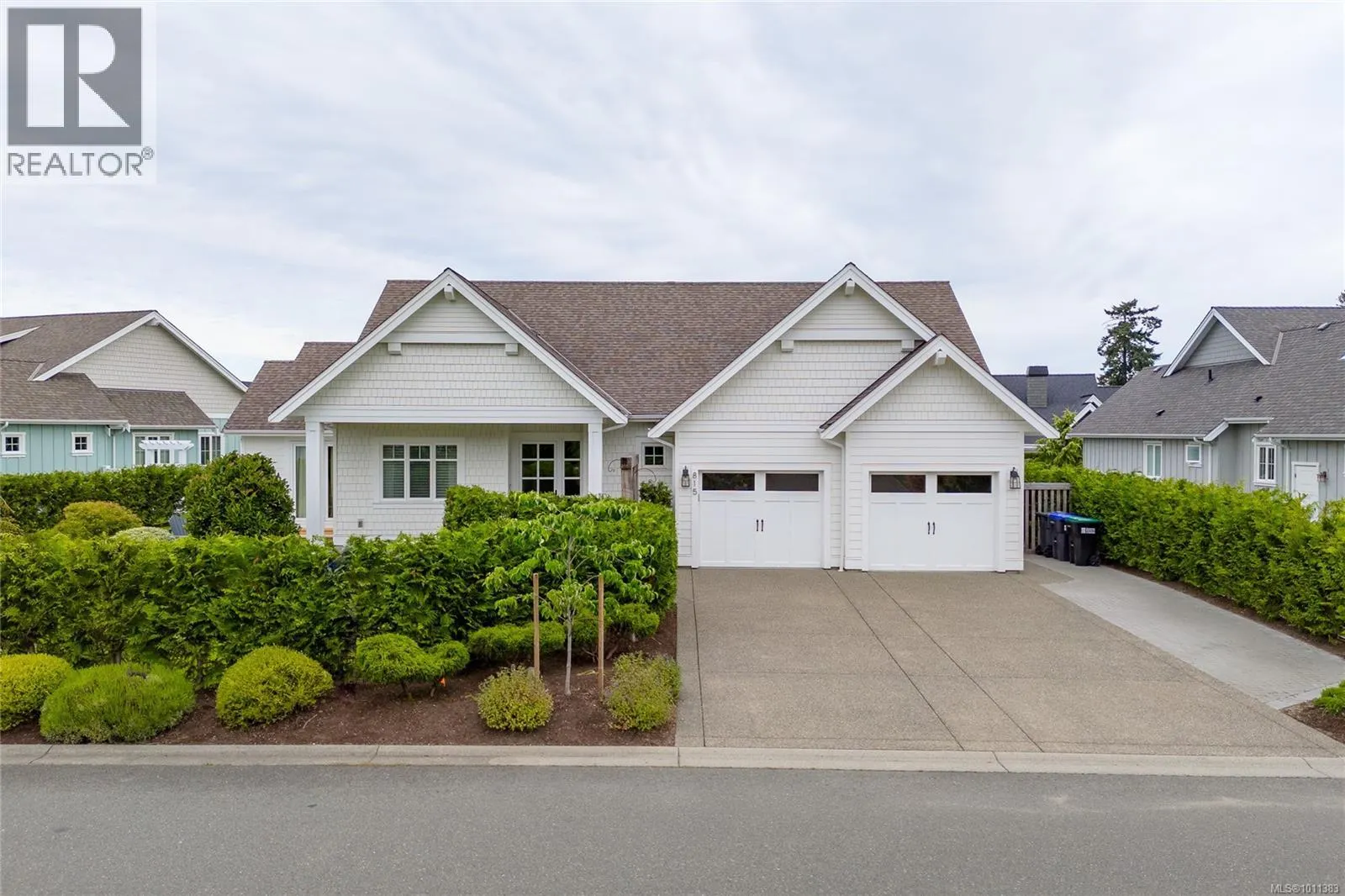 815 Bluffs Dr