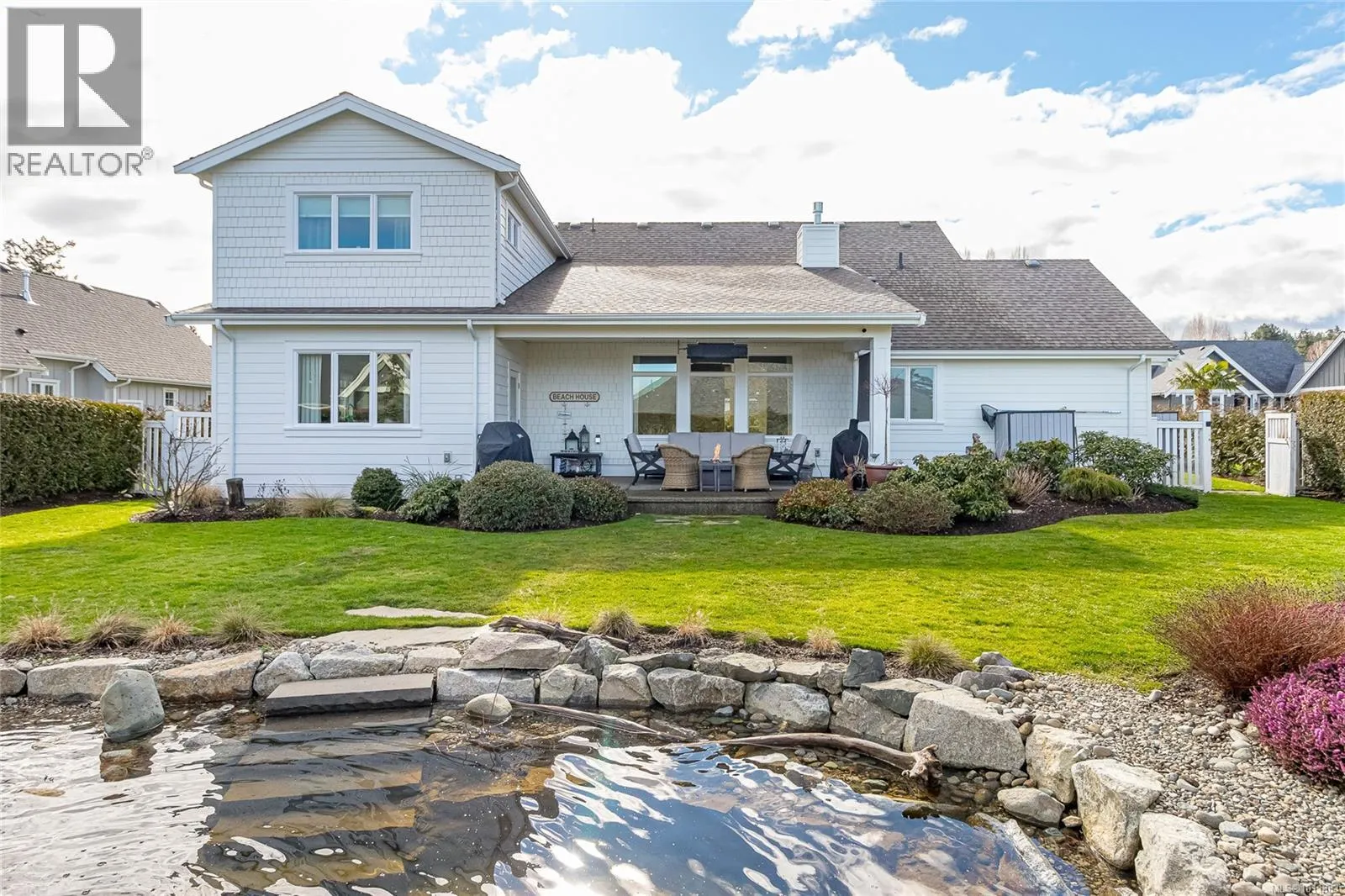 815 Bluffs Dr
