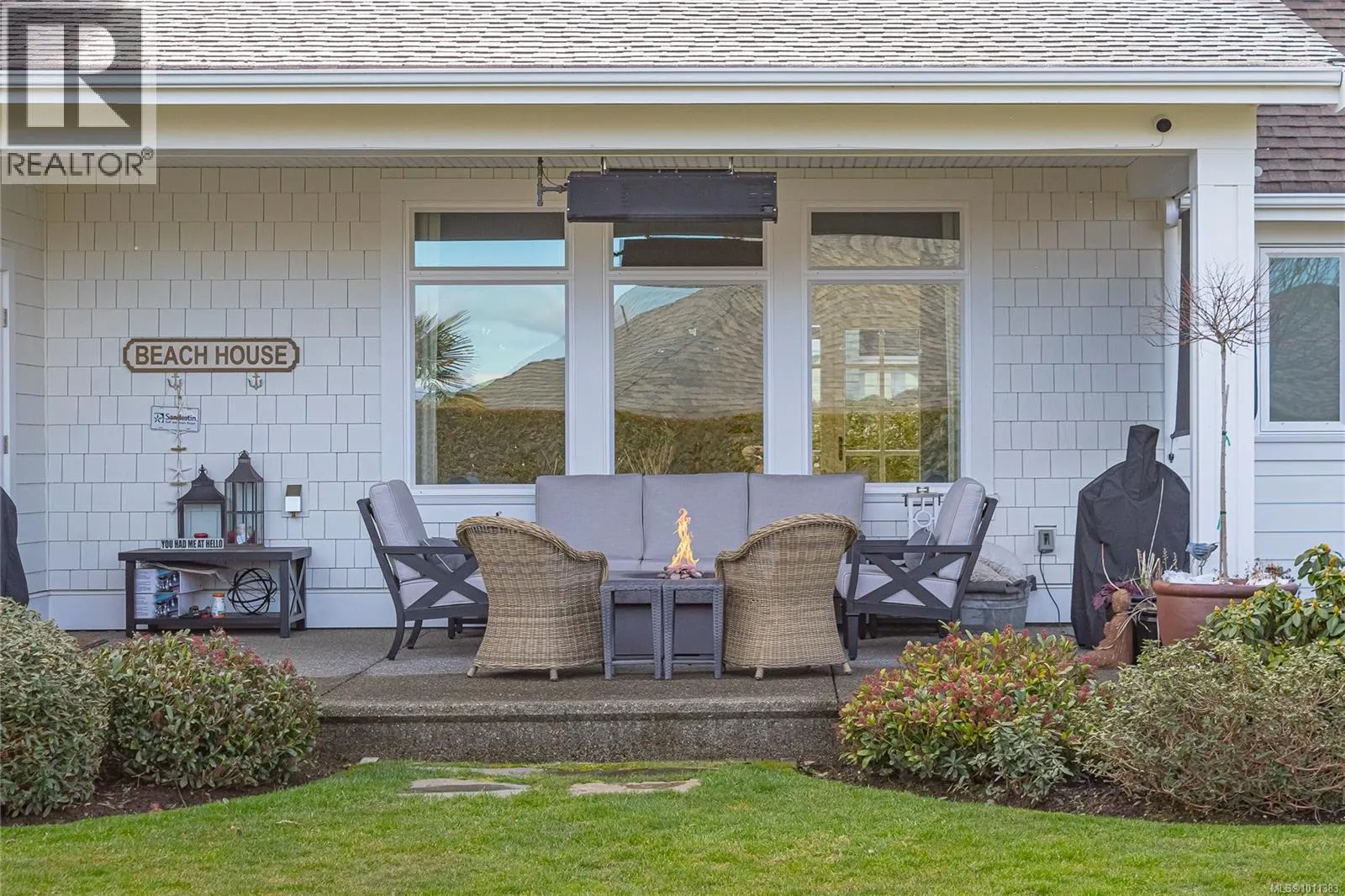 815 Bluffs Dr