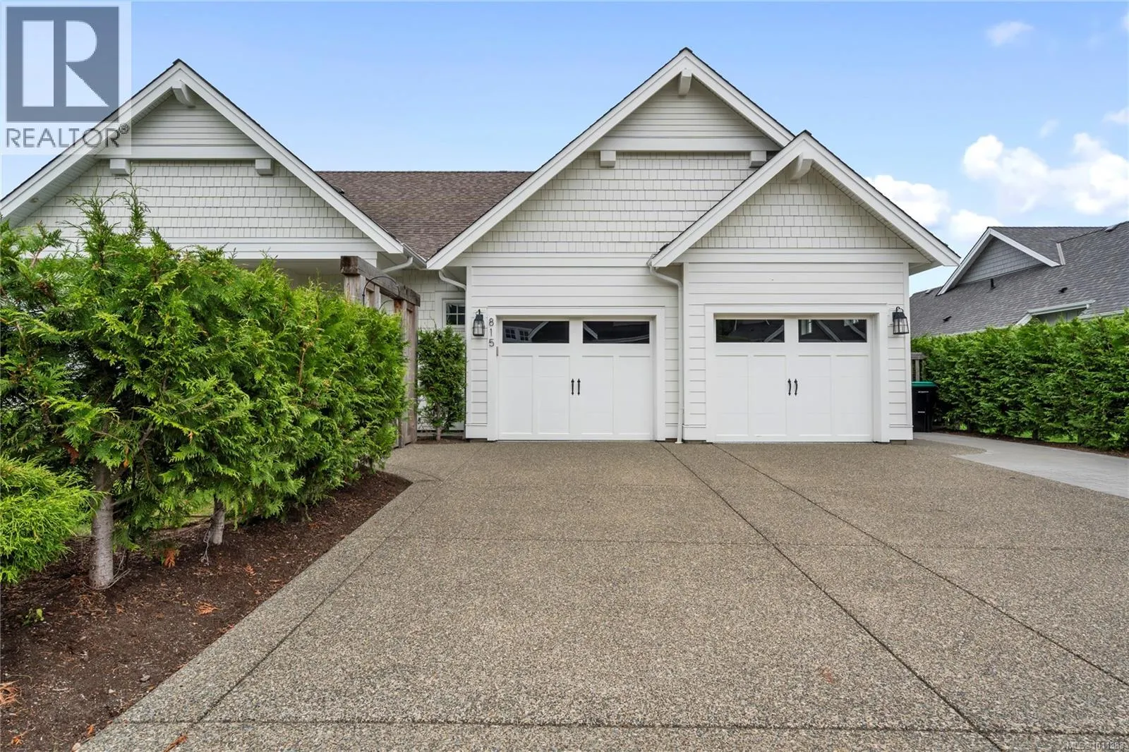 815 Bluffs Dr